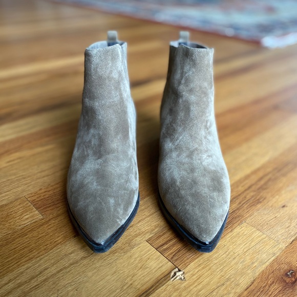 Marc Fisher LTD Yommi Chelsea Bootie Taupe 8.5 - Picture 6 of 8